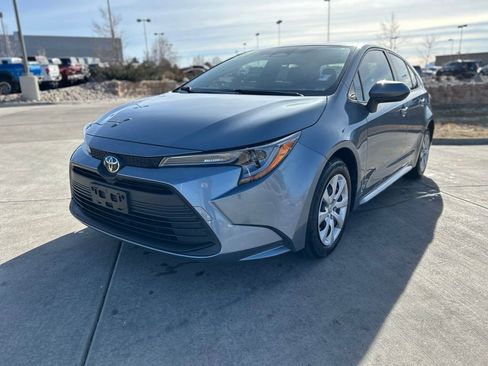 Used 2023 Toyota Corolla LE image 3