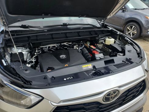 Used 2022 Toyota Highlander XLE FWD image 55