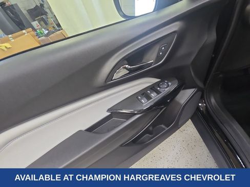 Used 2025 Chevrolet Trax LT w/ Driver Confidence Package FWD image 31