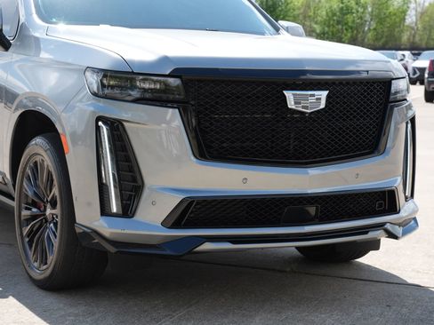 Certified 2024 Cadillac Escalade V w/ LPO, ONYX Package image 29