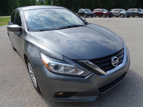 Used 2016 Nissan Altima 2.5 S FWD image 2