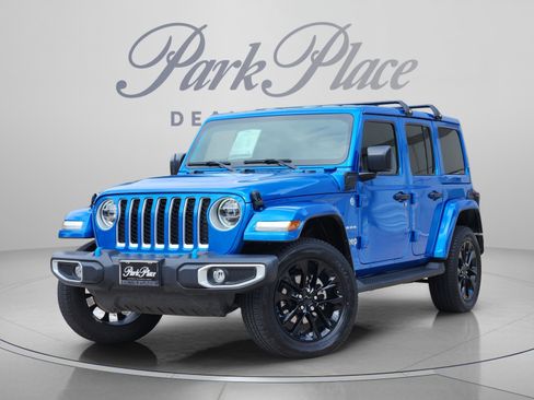 Used 2022 Jeep Wrangler Unlimited Sahara w/ Cold Weather Group AWD/4WD image 1