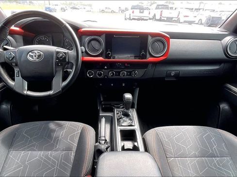 Used 2017 Toyota Tacoma TRD Off-Road w/ Tow Package (A/T) image 4