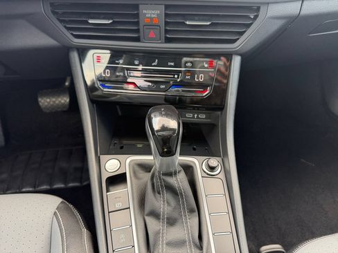 Used 2025 Volkswagen Jetta SE FWD image 11