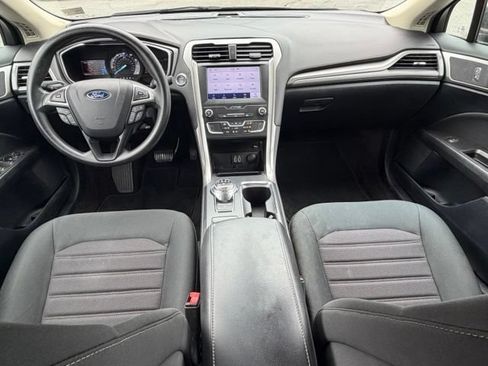 Used 2020 Ford Fusion SE FWD image 3