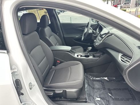 Used 2023 Chevrolet Malibu RS FWD image 33