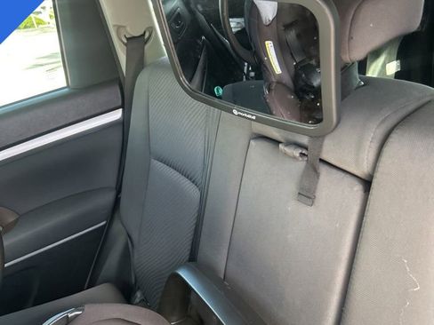Used 2017 Toyota Highlander LE FWD image 18