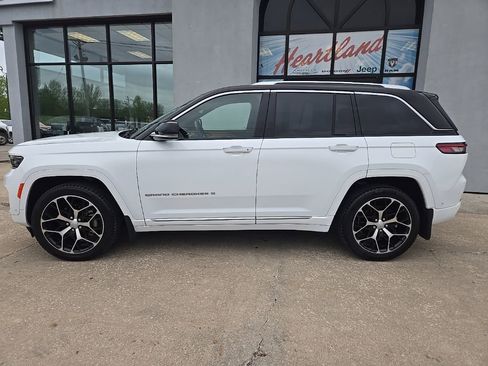 Used 2022 Jeep Grand Cherokee Summit AWD/4WD image 5