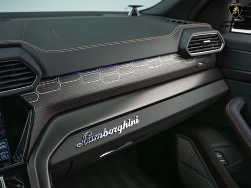 Used 2024 Lamborghini Urus S image 32