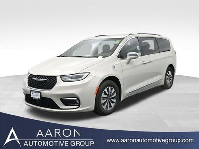 Used 2021 Chrysler Pacifica Limited w/ Premium & Safety Sphere Group