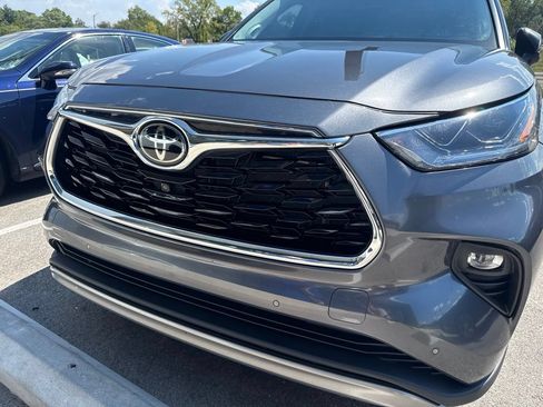 Used 2023 Toyota Highlander Platinum AWD/4WD image 19