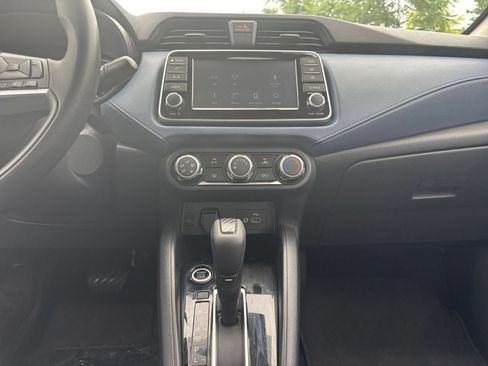 Used 2025 Nissan Versa SV FWD image 17