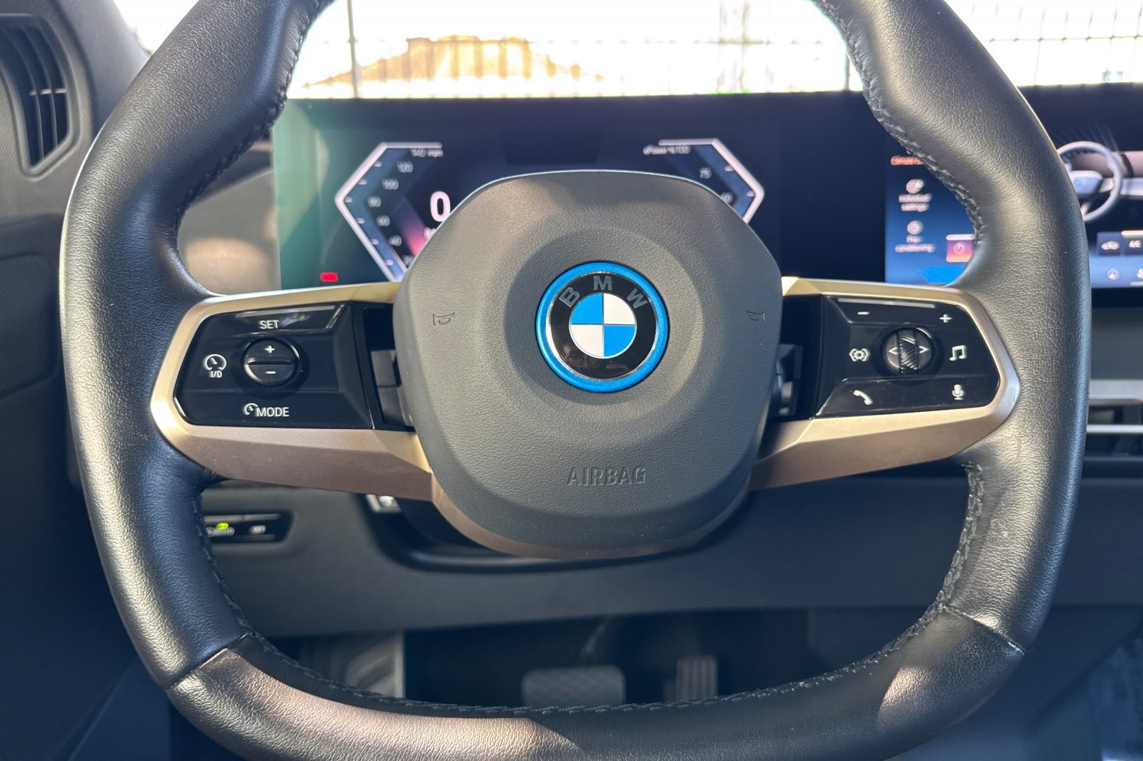 Used 2025 BMW iX xDrive50 AWD/4WD image 23