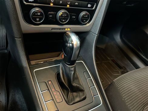 Used 2016 Volkswagen Passat 1.8T S image 16