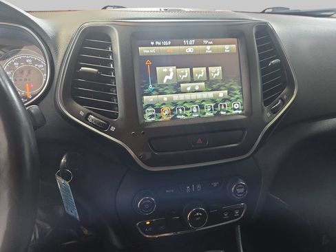 Used 2019 Jeep Cherokee Trailhawk w/ Cold Weather Group AWD/4WD image 23