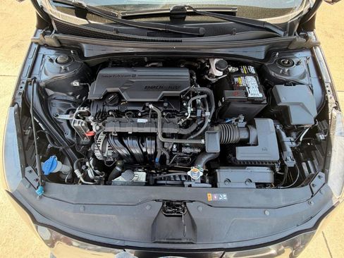 Used 2022 Hyundai Elantra SEL w/ Preferred Accessory Package FWD image 8