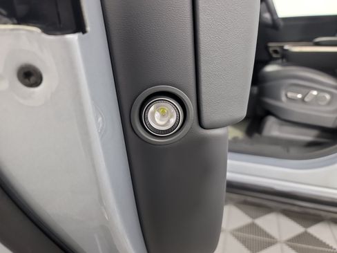 Used 2024 Rivian R1S Adventure AWD/4WD image 32
