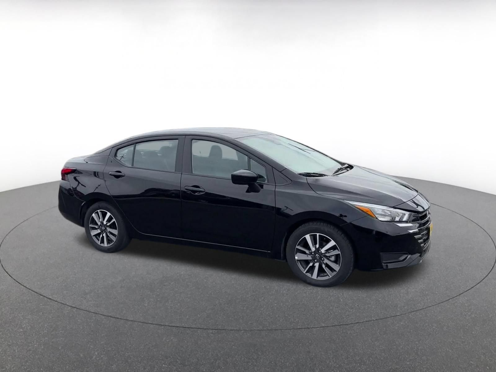 Used 2025 Nissan Versa SV FWD image 2