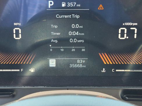 Used 2025 Kia Carnival FWD image 24