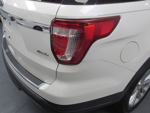 Certified 2018 Ford Explorer XLT w/ Equipment Group 202A image 10