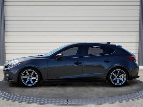 Used 2016 MAZDA MAZDA3 i Touring w/ Popular Equipment Package FWD image 4