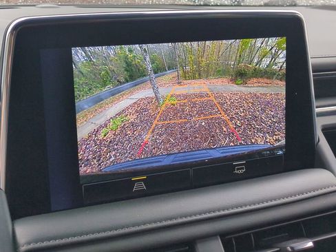 Used 2024 Chevrolet Suburban LT image 20