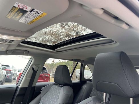 Used 2025 Toyota RAV4 XLE image 18