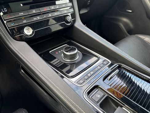 Used 2019 Jaguar F-PACE S AWD/4WD image 28