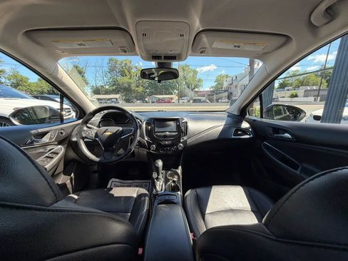 Used 2017 Chevrolet Cruze Premier FWD image 16