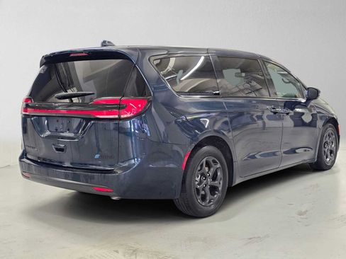 Used 2022 Chrysler Pacifica Touring-L w/ S Appearance Package FWD image 5