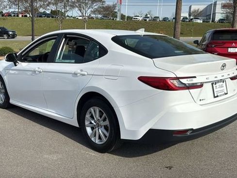 Used 2025 Toyota Camry LE FWD image 4