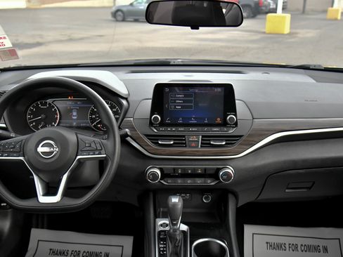 Used 2024 Nissan Altima 2.5 SV image 34