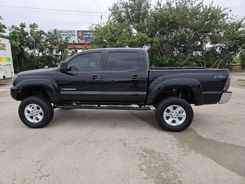 Used 2014 Toyota Tacoma PreRunner w/ SR5 Package RWD image 3