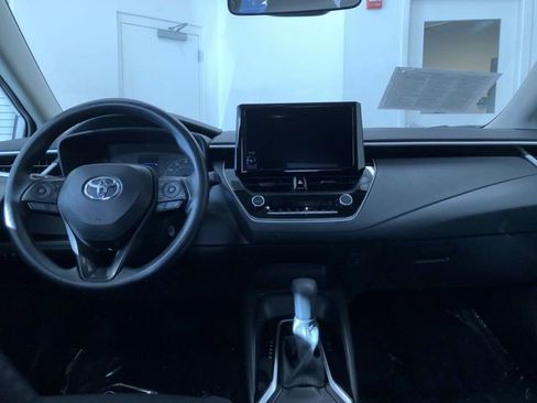 Used 2025 Toyota Corolla LE image 17