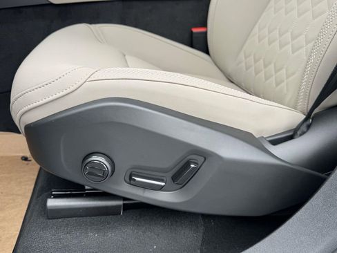 New 2026 Volvo XC90 T8 Plus w/ Protection Package Premier image 18