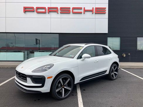 Used 2025 Porsche Macan image 1