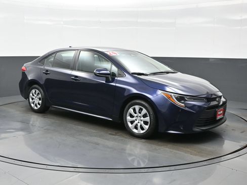 Used 2024 Toyota Corolla LE FWD image 8