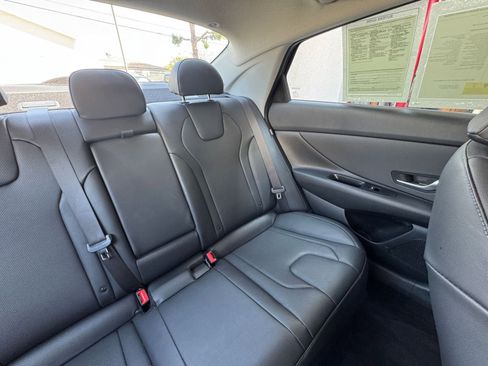 Used 2025 Hyundai Elantra Limited image 40