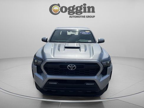 Used 2025 Toyota Tacoma TRD Sport image 9