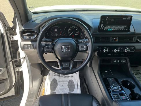 Used 2025 Honda Pilot TrailSport image 21