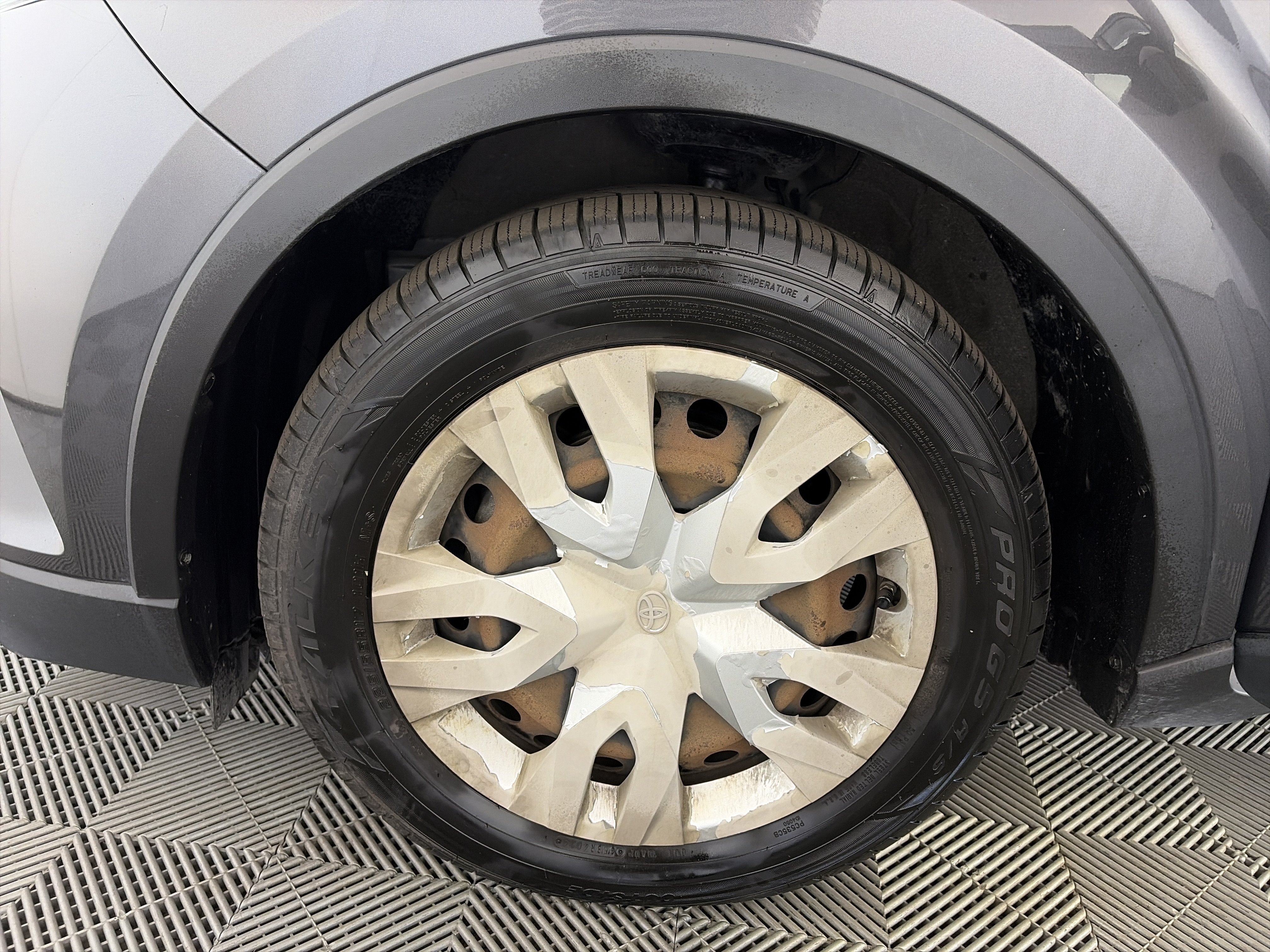 Used 2019 Toyota C-HR LE FWD image 12