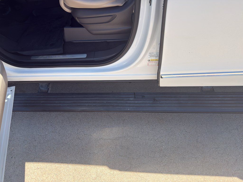 Used 2022 Lincoln Navigator Reserve AWD/4WD image 2