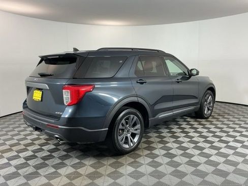 Used 2022 Ford Explorer XLT w/ Equipment Group 202A AWD/4WD image 5