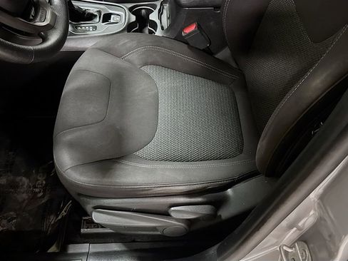 Used 2019 Jeep Cherokee Latitude w/ Popular Appearance Group image 22