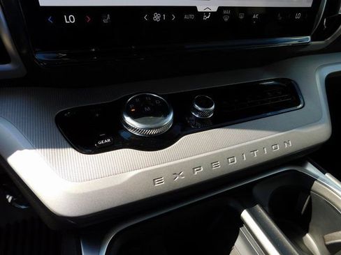 New 2025 Ford Expedition Active image 32