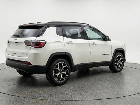 Used 2025 Jeep Compass Limited AWD/4WD image 9