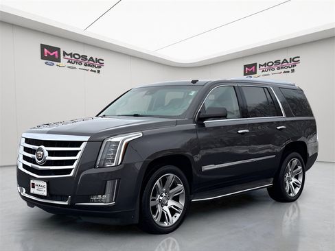 Used 2015 Cadillac Escalade Luxury image 3