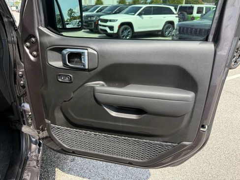 Used 2026 Jeep Wrangler Sport AWD/4WD image 9