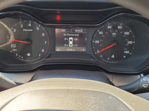 Used 2025 Chevrolet Trax LS w/ LS Convenience Package FWD image 31