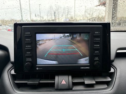 Used 2021 Toyota RAV4 LE image 29